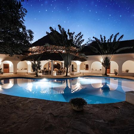Bed and Breakfast Zarafa House Diani Beach Esterno foto