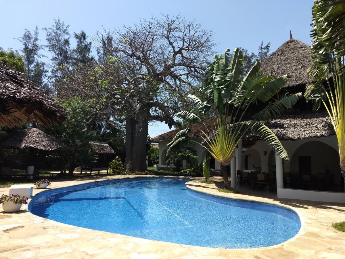 Bed and Breakfast Zarafa House Diani Beach Esterno foto
