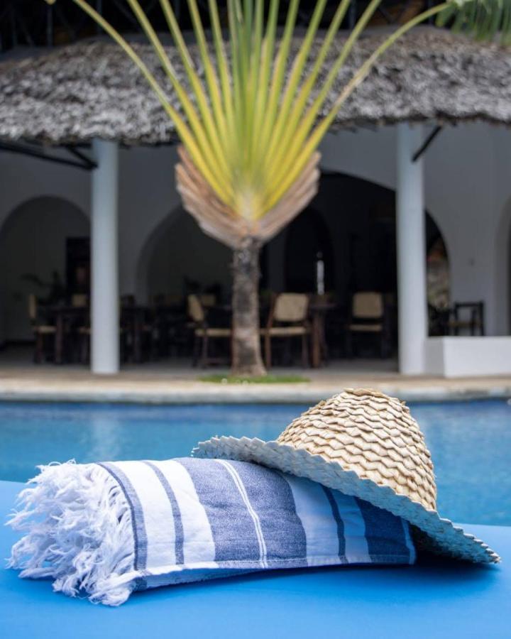 Bed and Breakfast Zarafa House Diani Beach Esterno foto