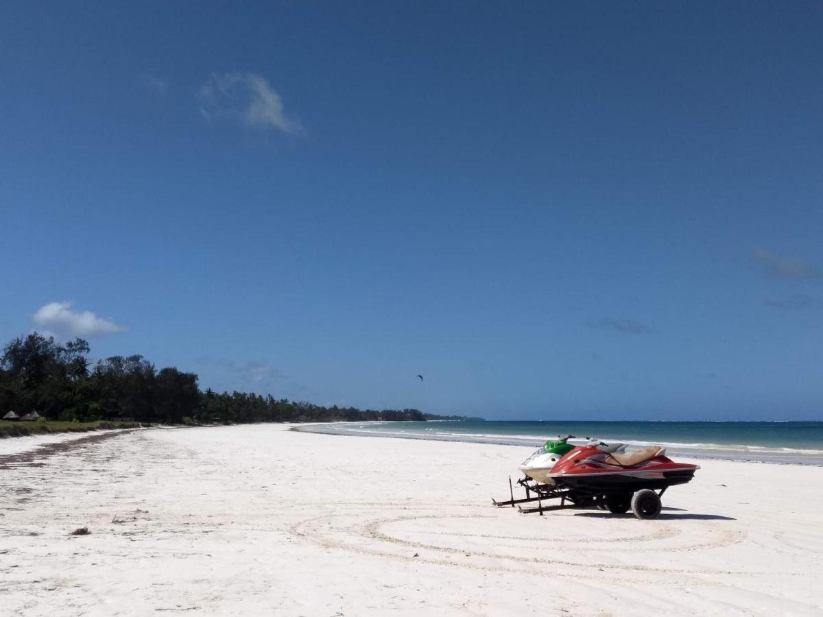 Bed and Breakfast Zarafa House Diani Beach Esterno foto