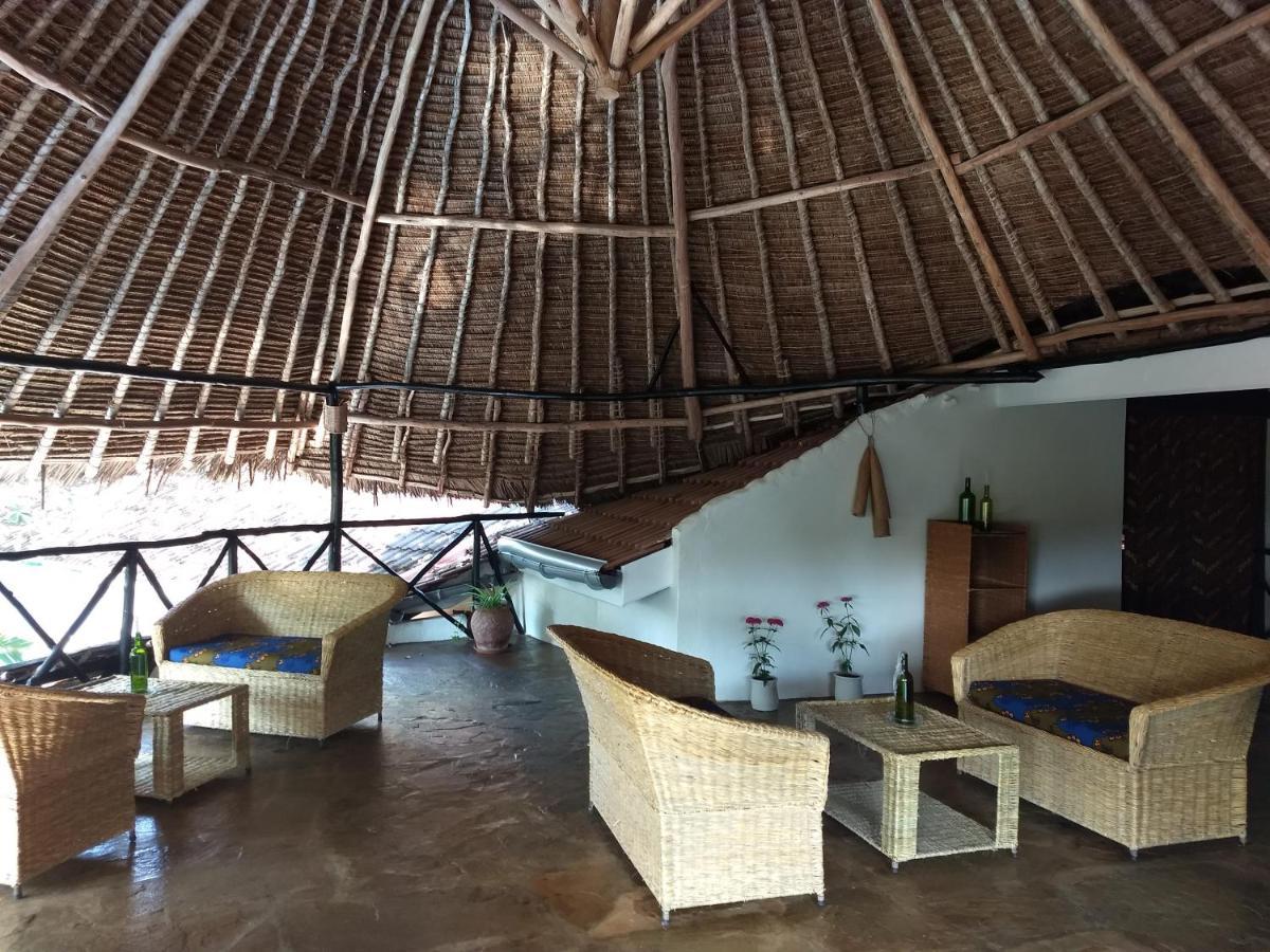 Bed and Breakfast Zarafa House Diani Beach Esterno foto