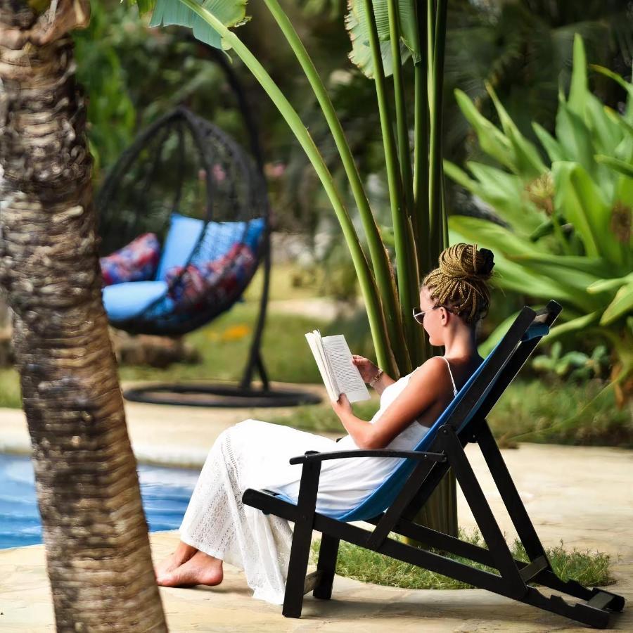 Bed and Breakfast Zarafa House Diani Beach Esterno foto