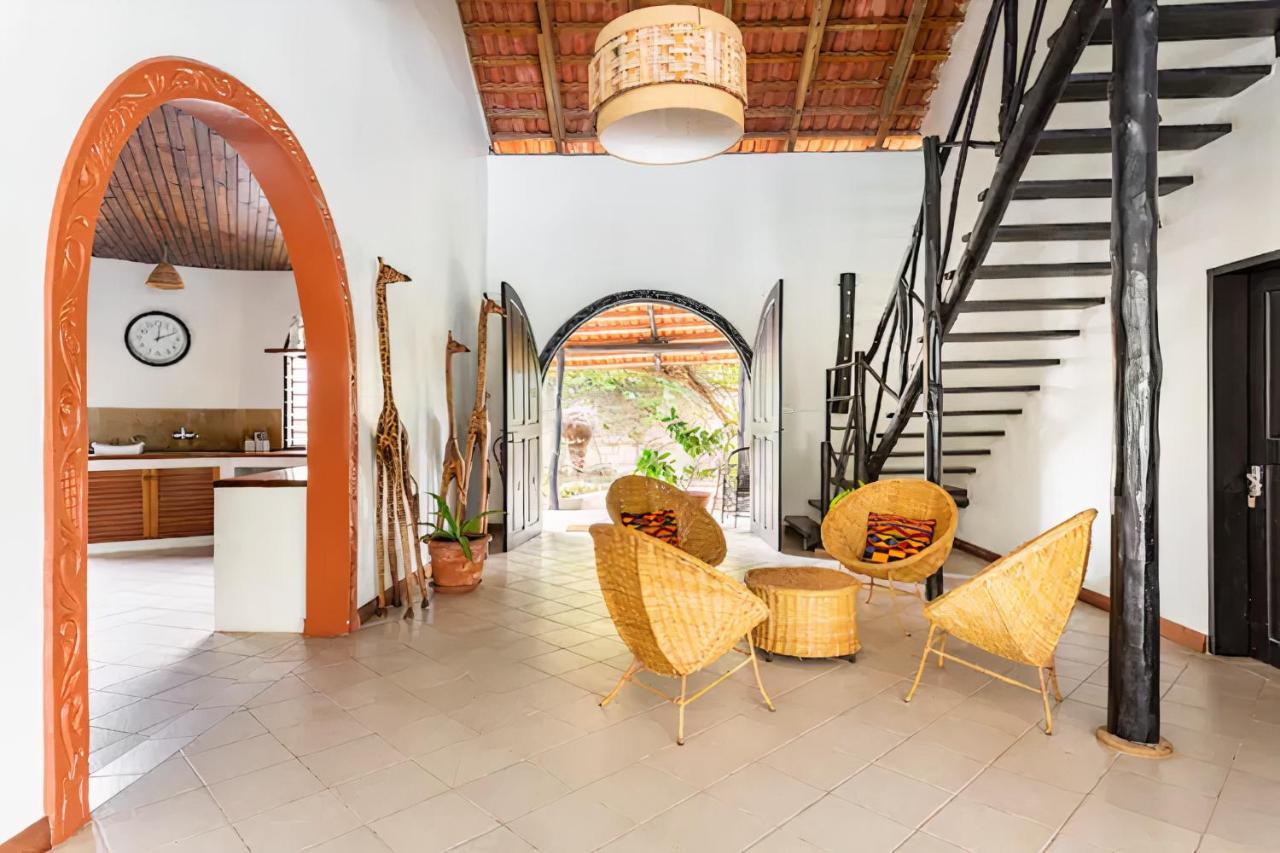 Bed and Breakfast Zarafa House Diani Beach Esterno foto
