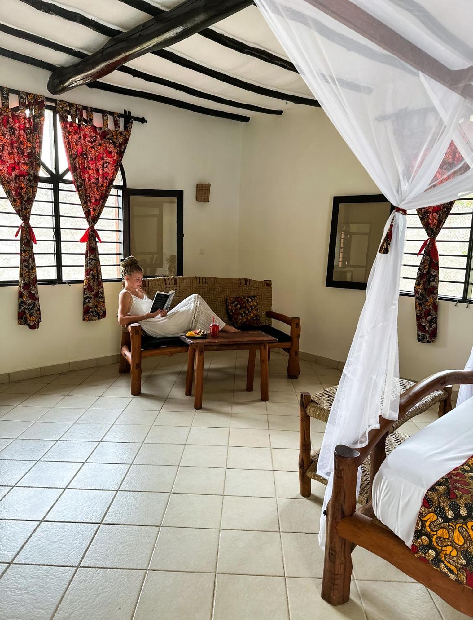 Bed and Breakfast Zarafa House Diani Beach Esterno foto